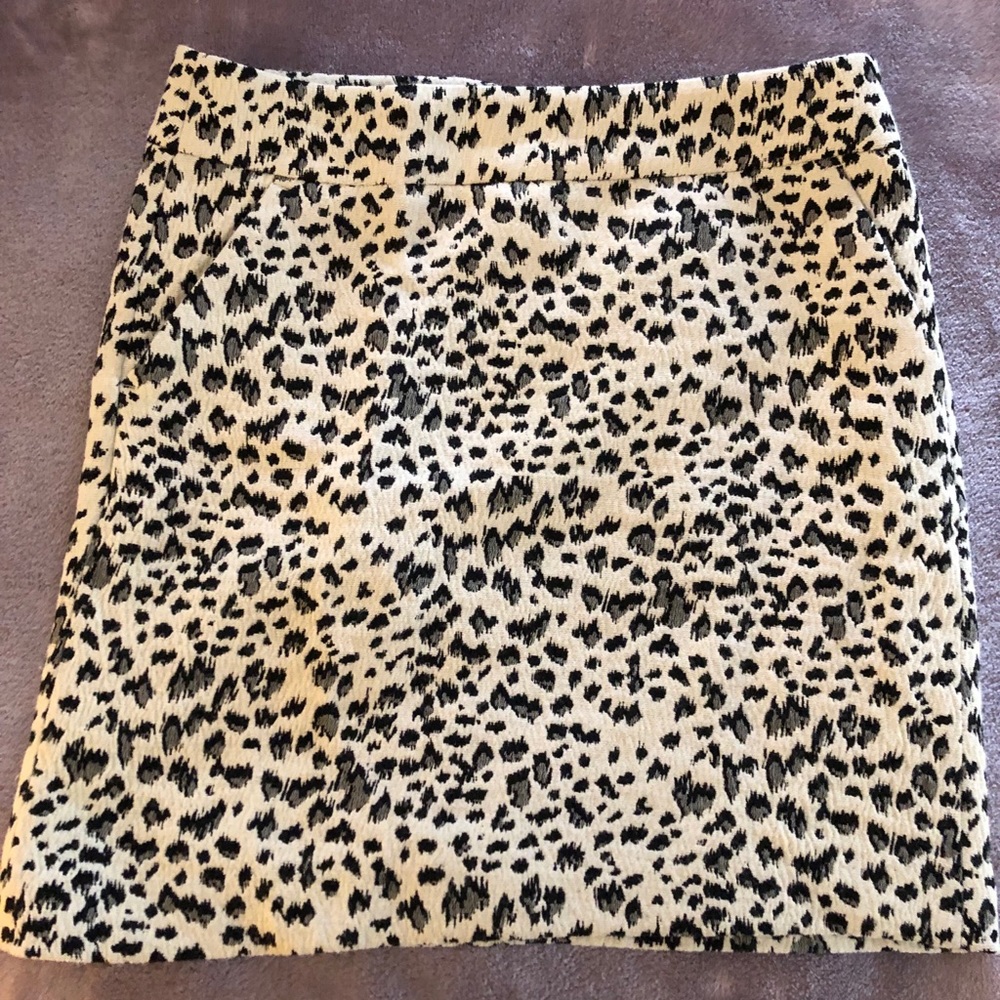 LOFT Cheetah skirt with pockets